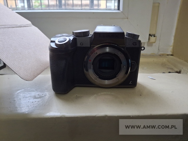 Sprzęt służby wychowawczej - pakiet zawierający 27 poz. asort. (wg oddzielnego wykazu), w tym m.in.: aparaty fotograficzne, konsole, odbiorniki RTV, radiomagnetofony itp. 